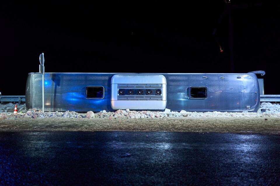 Schwerer Busunfall auf A11