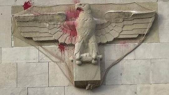 Reichsadler am Finanzamt im Ulm zerfällt weiter Reichsadler am Finanzamt im Ulm zerfällt weiter