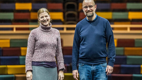 Regisseur Jasper Brandis, Dramaturgin Ulrike Brambeer und Bühnenbildnerin Esther Bätschmann (nicht im Bild) haben eine fesselnde
