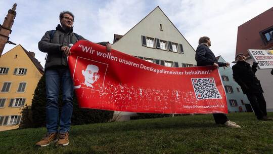 Protest gegen Entlassung des Freiburger Domkapellmeisters