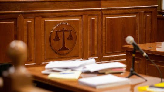 Balance sign in court