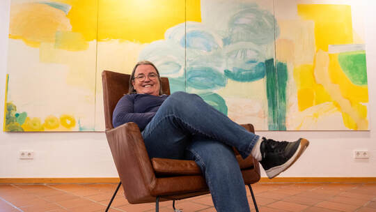 Künstlerin Susanne Zuehlke kann sich entspannt zurücklehnen: Ihre Werke werden in Galerien in Deutschland, der Schweiz, Italien Hohenwart Forum Susanne Zuehlke