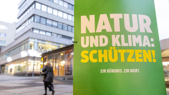 Wahlkampf ohne Direktkandidatin: Nach dem Tod Stephanie Aeffners hat der Kreisvorstand der Grünen Pforzheim/Enzkreis beschlossen Wahlplakat Die Grünen