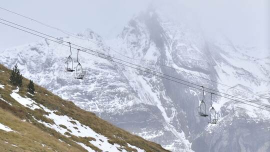 Verletzte bei Skilift-Unfall in Spanien Verletzte bei Skilift-Unfall in Spanien