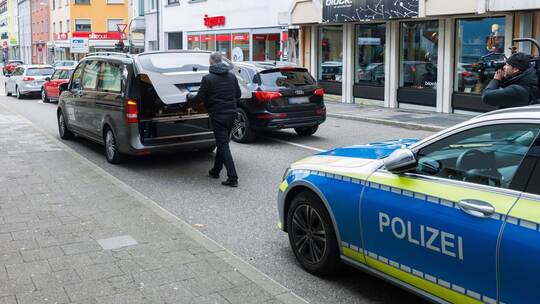 Mann stirbt nach Schusswaffengebrauch bei Polizeieinsatz Mann stirbt nach Schusswaffengebrauch bei Polizeieinsatz
