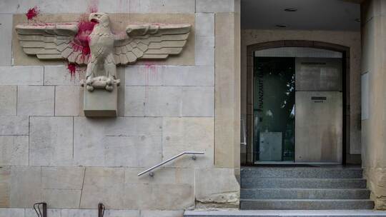 Adler-Figur am Finanzamt Ulm