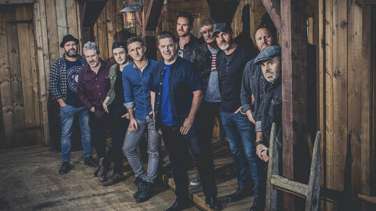Eagles-Sound mit Spaß: Nigel Connell (rechts) und seine Musikerkollegen kombinieren präzise Harmonien mit einer lockeren Bühnenp