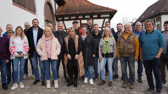 Am Ende der Klausurtagung stellen sich die teilnehmenden Ratsmitglieder und Verwaltungsmitarbeiter mit Bürgermeister Thomas Maag