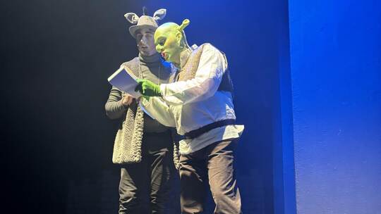 Holen sich mit der Musical AG des THG eine super Platzierung: Esel (gespielt von Jerry Sommerfield) und Shrek (gespielt von Pasc