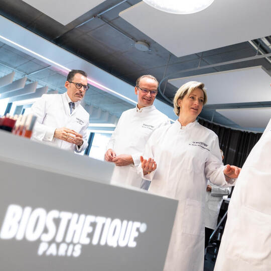 Firmenbesuch Ministerin Hoffmeister Kraut La Biosthetique