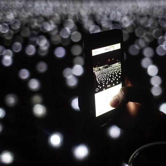 30 thousand LED white roses to promote Malaysia
