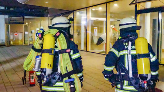 Noch kein Prozessauftakt in Sicht: Vor zwei Jahren kam in der Notaufnahme des Helios Klinikums ein fixierter Patient ums Leben.