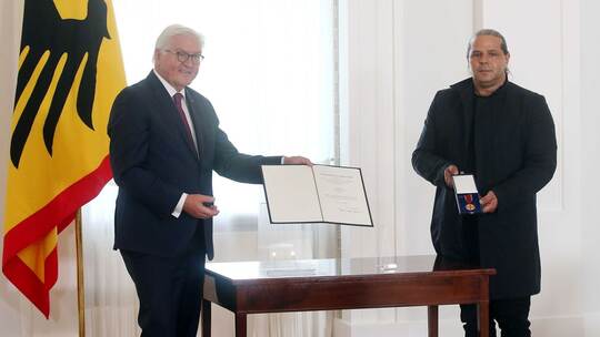 Bundespräsident verleiht Verdienstmedaille