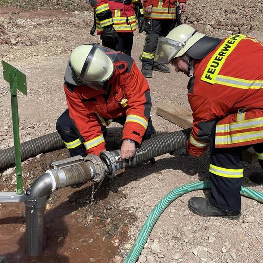 In einer Notlagensituation wird die Feuerwehr – hier bei einer Übung in Diefenbach – über Gebühr beansprucht. Umso wichtiger ist