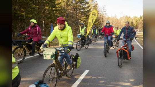 Gedenken für tödlich verunglückten Radfahrer "Natenom" ein Jahr nach dem Unfall an der Gedenkstätte zwischen Neuhausen und Schel