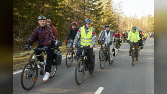 Gedenken für tödlich verunglückten Radfahrer "Natenom" ein Jahr nach dem Unfall an der Gedenkstätte zwischen Neuhausen und Schel