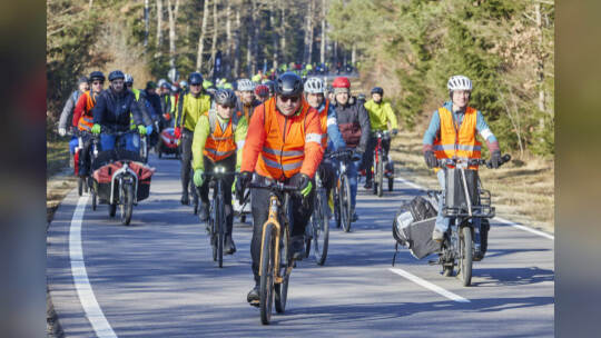 Gedenken für tödlich verunglückten Radfahrer "Natenom" ein Jahr nach dem Unfall an der Gedenkstätte zwischen Neuhausen und Schel