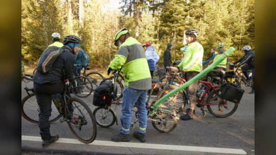 Gedenken für tödlich verunglückten Radfahrer "Natenom" ein Jahr nach dem Unfall an der Gedenkstätte zwischen Neuhausen und Schel
