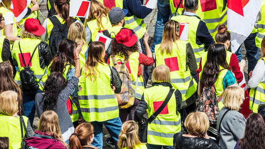 Von den Warnstreiks in der Region sind Pforzheim und Enzkreis insoweit betroffen, als beispielsweise auch Betriebe im Kreis Karl Streik (menschen streiken in Stadt )