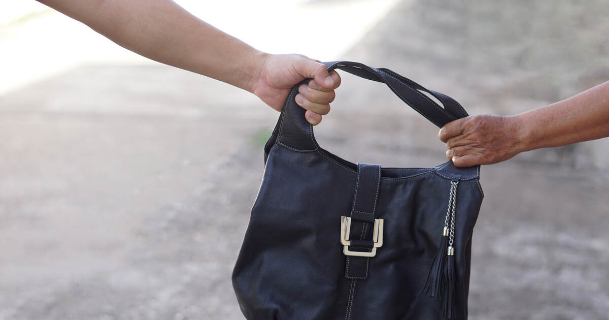 Robbery in downtown Pforzheim: Perpetrator snatches handbag from ...