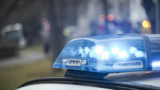 Bus gerät in Böschung