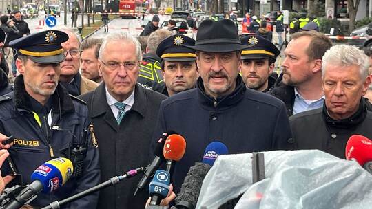Bayerns Ministerpräsident Markus Söder (CSU, 2.v.r.)