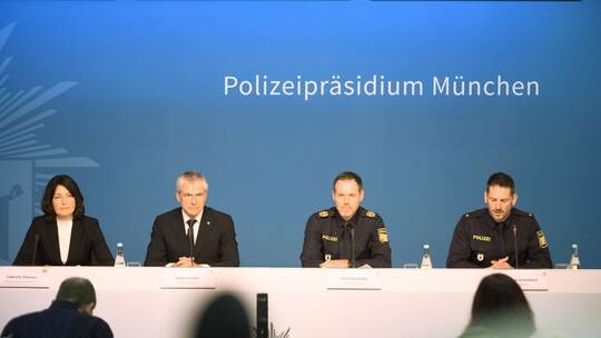 Auto in München in Menschengruppe gefahren