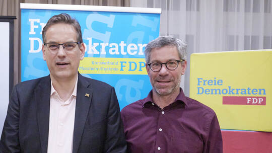 Wahlkreiskonferenz der FDP Wahlkreis Enz. Kandidat Erik Schweickert (links) und Ersatzkandidat Christian Häussermann
