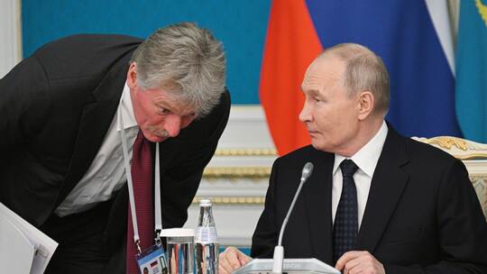 Kremlchef Putin und sein Sprecher Peskow Kremlchef Putin und sein Sprecher Peskow