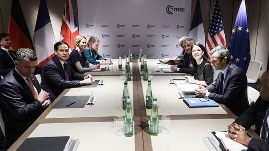 Europäische Länder beraten in Paris über Ukraine-Kurs Europäische Länder beraten in Paris über Ukraine-Kurs