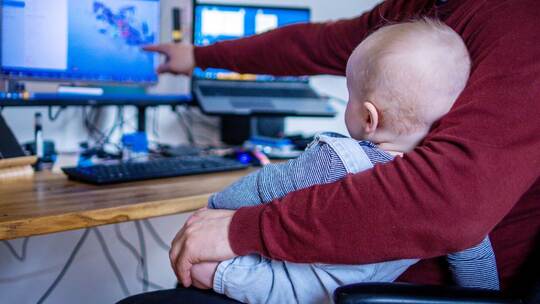 Illustration - Vater im Homeoffice