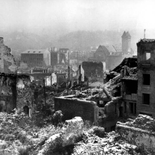 So furchtbar sah das zerstörte Pforzheim nach dem alliierten Luftangriff am 23. Februar 1945 kurz vor Ende des Zweiten Weltkrieg Pforzheim - Zweiter Weltkrieg
