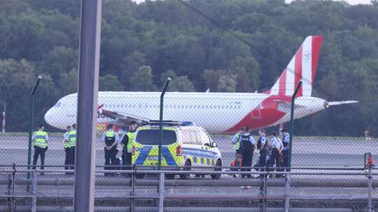 Aktion Letzte Generation am Flughafen Düsseldorf Aktion Letzte Generation am Flughafen Düsseldorf