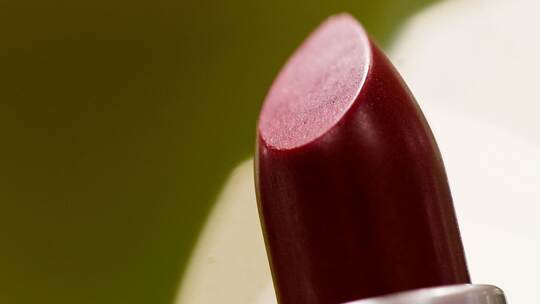 Ein roter Lippenstift