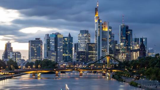 Skyline von Frankfurt bei Nacht