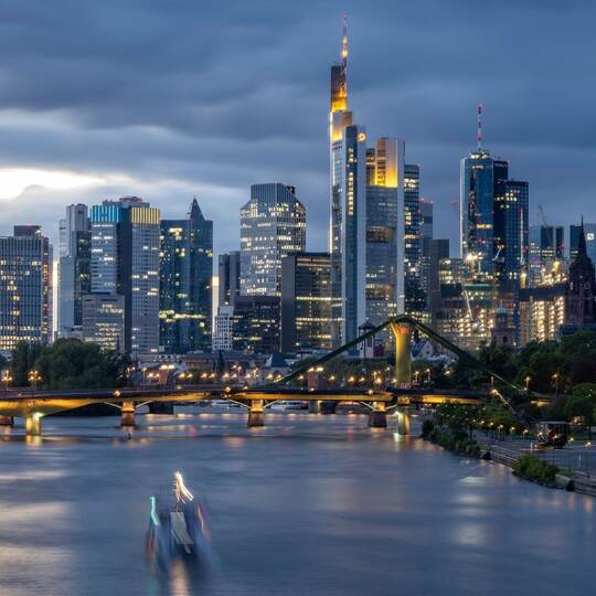 Skyline von Frankfurt bei Nacht