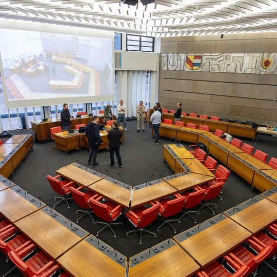neue Medientechnik großer Sitzungssaal