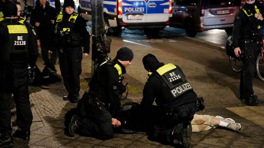 Mann am Holocaust-Denkmal in Berlin schwer verletzt