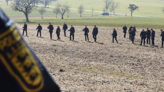 Toter Säugling auf Wiese entdeckt Toter Säugling auf Wiese entdeckt