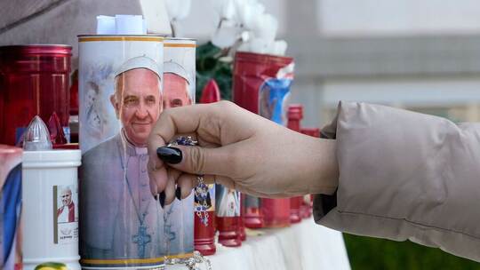 Papst im Gemelli-Krankenhaus in Rom