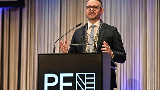 Oberbürgermeister Peter Boch (hier beim städtischen Neujahrsempfang) kandidiert erneut für sein Amt. Die Pforzheimerinnen und Pf