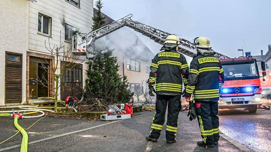 Toter nach Brand in Einfamilienhaus - Brandursache unklar