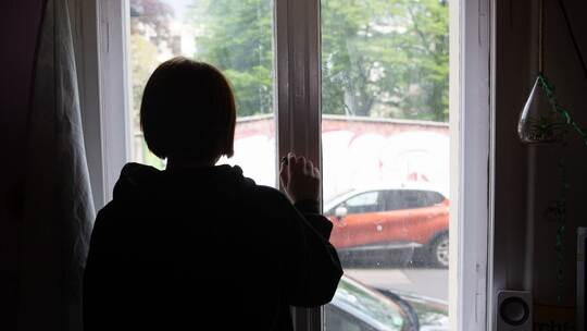 Einsamkeit bei Kindern und Jugendlichen Einsamkeit bei Kindern und Jugendlichen