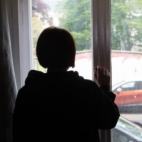 Einsamkeit bei Kindern und Jugendlichen Einsamkeit bei Kindern und Jugendlichen