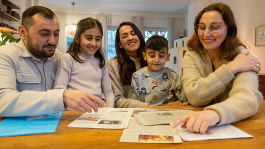 Die Eheleute Bashar Kosa und Karmen Sher mit ihren Kindern Crocetta und Kevin können zahlreiche Dokumente vorlegen. Die Familie Christen aus Irak Abschiebung