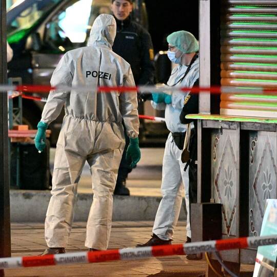 Auto fährt in Menschenmenge in Mannheim Auto fährt in Menschenmenge in Mannheim