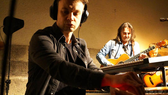 Begeistern: Keyboarder Kool Lyczek, Ray und Steve Wilson (von links). Frommer