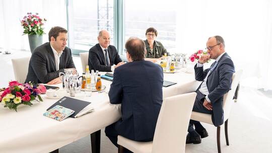 Treffen der Parteichefs im Kanzleramt Treffen der Parteichefs im Kanzleramt