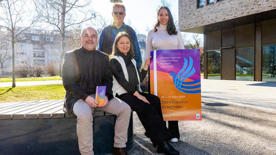 Den interreligiösen Dialog fördern wollen Tobias Gfell ( von rechts, Katholisches Dekanat Pforzheim), Stolperstein-Experte Hans Christlich-Jüdische Zusammenarbeit