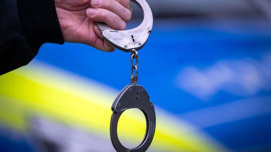 Handschellen Symbolbild Handschellen Symbolbild